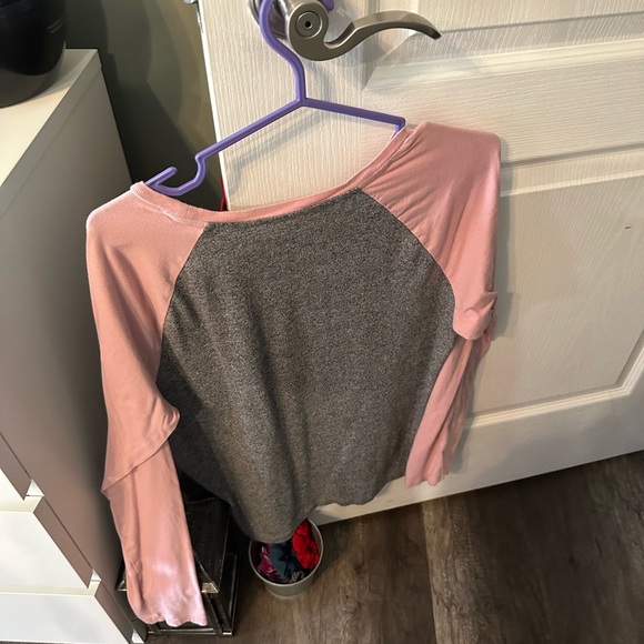 Roots long sleeve size large - Picture 2 of 2